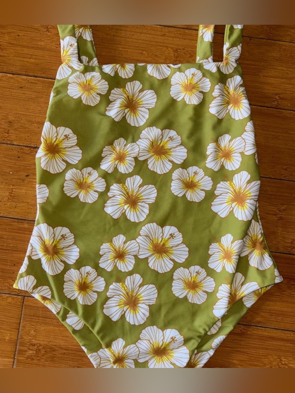 Benoa swim citrine one piece bathing suit🌼💚
